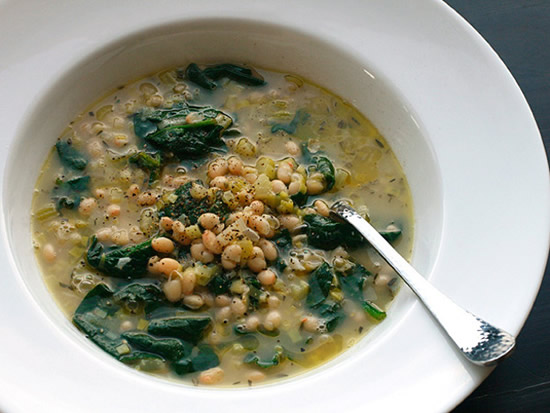 foodies_markets_vegan_hearty_white_bean_spinach_soup